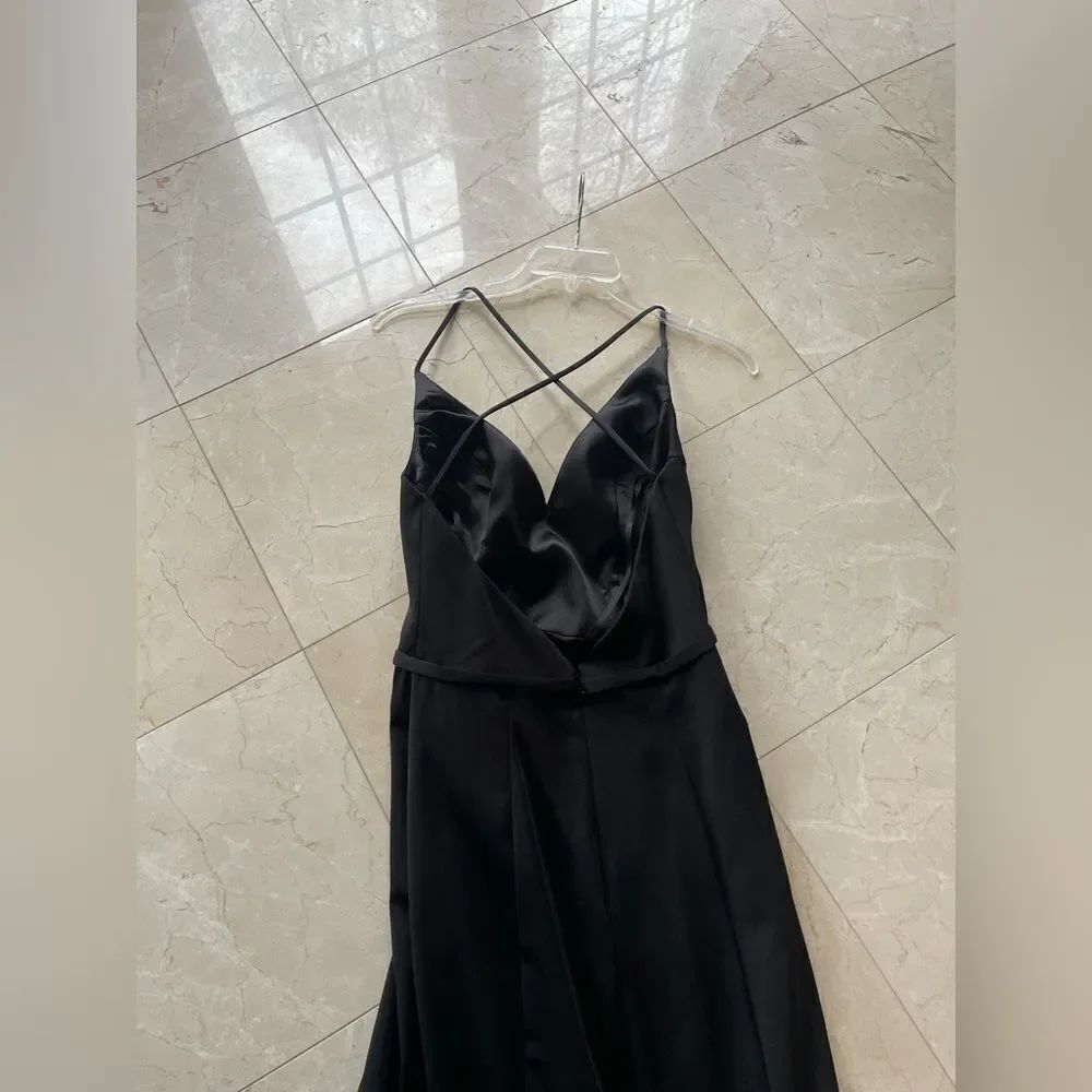 Elegant Black Evening Gown - Picture 3 of 6
